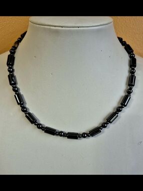 Hematite Cylinder & Round Bead Necklace - Black